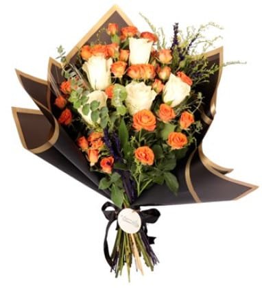 Turuncu Çardak Beyaz Güller